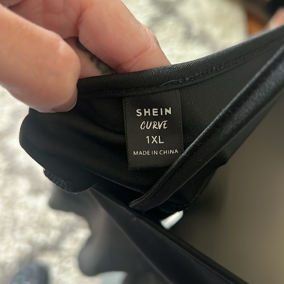 SHEIN Curve 1X Underbust Suspender Skater Skirt - Picture 3 of 3